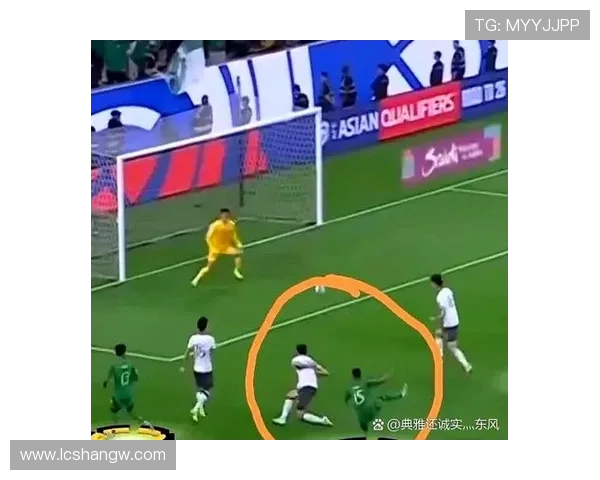 拜合拉木盘带突进射门被挡二点抢攻未果皮球出底线比赛关键瞬间